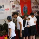 Выставка военных экспонатов в Пойменской школе
